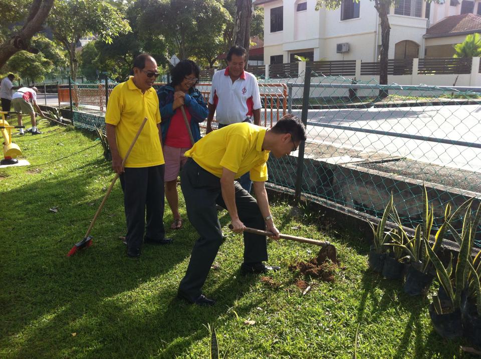 Gotong-royong and tree planting at Taman Rekreasi Sungai Emas